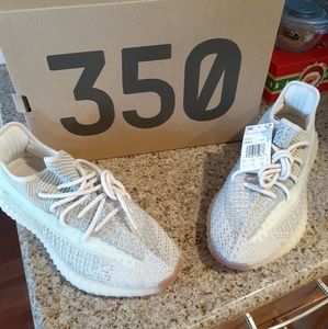 Yeezy 350 v2 Citrin, Non Reflective